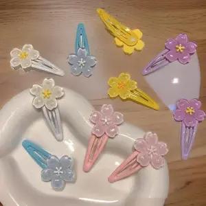 [신상오픈런]여성용 귀여운 꽃 디자인 미니 집게핀 (33138726)