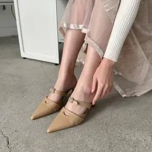 [신상오픈런]큐빅 키튼힐 하객룩 뾰족코 하이힐 뮬블로퍼 (30316760)