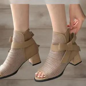 [신상오픈런]여성 단색 펀칭 디테일 오픈토 리본 통굽 앵클 슈즈 (34705840)