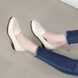 [신상오픈런]스티치 봄로퍼 여성 인조가죽 한복신발 기본단화 (30321726)