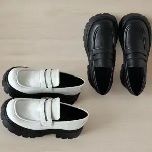 [신상오픈런]여성용 블랙 화이트 키높이 가죽 로퍼 정장형 단화 (34192272)