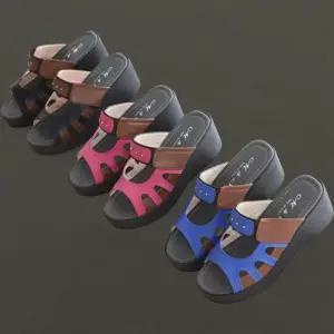 [신상오픈런]여성용 투톤 키높이 징 장식 스트랩 샌들 (34705773)