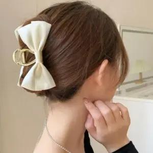 [신상오픈런]리본집게핀 금장 실키 올림머리 여성스러운 머리핀 (30317388)