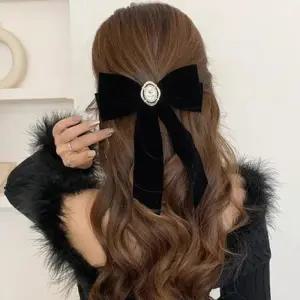 [신상오픈런]중세풍 왕리본핀 벨벳 진주참 플라워씰 테일 (30317120)