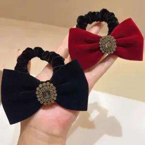 [신상오픈런]중세풍 왕리본끈 빨간색 벨벳스크런치 큐빅 (30316066)