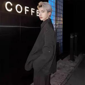 캐주얼 남사친 정장 재킷 결혼식 하객룩 별 반짝이 어깨 패드 코트 헤어스타일 원픽1