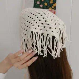 [신상오픈런]여성 태슬 디테일 뜨개 삼각 헤어스카프 (33713173)