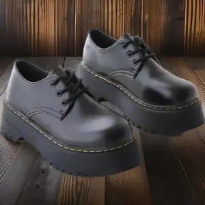 [신상오픈런]여성용 블랙 스티치 디자인 플랫폼 키높이 로퍼 (32966995)