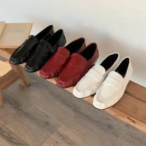 [신상오픈런]여자로퍼 드라이빙슈즈 유광 레더 놈코어룩 (28833116)