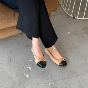 [신상오픈런]투톤 둥근코 리본 클래식 페이크레더 플랫슈즈 (28832829)