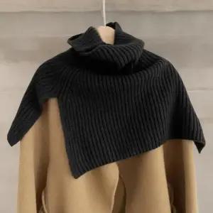 [신상오픈런]여성 루즈핏 골지 숄 넥워머 어깨 트임 목도리 (41007429)