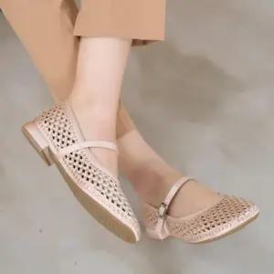 [신상오픈런]여성 여름 펀칭 비즈 디테일 메리제인 로우힐 플랫슈즈 (39079977)