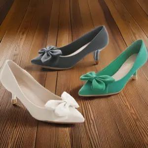 [신상오픈런]여성 심플한 리본 디자인 뾰족코 미들힐 슈즈 (32967132)