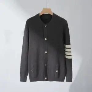 남자 니트 아우터 배색 스트라이프 스웨터 카디건 라운드넥 트렌디한 패피1