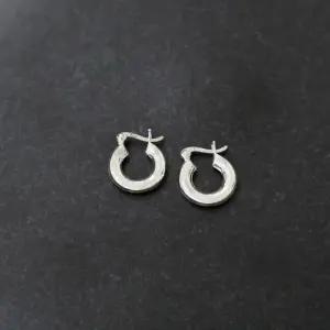 [신상오픈런]원터치링귀걸이 가락지 실버925 미니이어링 (29965102)