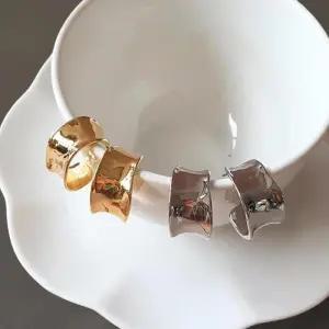 [신상오픈런]여성용 18K 스터드 귀걸이 메탈 패션 액세서리 (41007379)