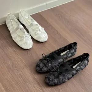 [신상오픈런]여성 꽃장식 시스루 플랫 단화 신발 (39079980)