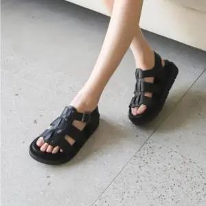 [신상오픈런]여성 여름 휴가 짜임 버클 키높이 쿠션 샌들 (39079880)