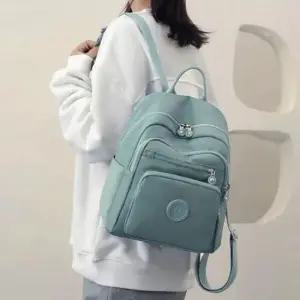 [패션] 패브릭 소재 깔끔한 디자인 여자 캐주얼 외출 백팩