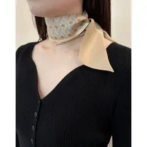 질스튜어트 뉴욕 아이보리 로젤라 패턴 롱 스카프 JASC5F315 국내매장판 1686870