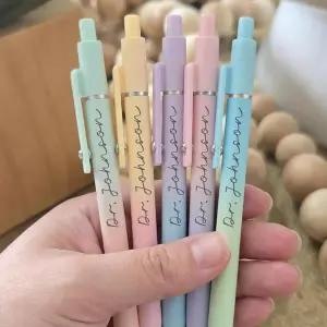 이름과 날짜가 포함된 모하월 맞춤형 그라디언트 펜 특별한 날을 위한 기념 졸업 선물 5개 0.5mm 파인