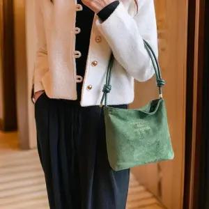 [신상오픈런]여성 단색 무스탕 꼬임 조절 끈 스퀘어 토트백 (33144317)