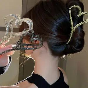 [신상오픈런]하트 메탈집게핀 반묶음 컷아웃 유광 은색머리핀 (30317446)