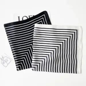 [패션] 쁘띠 스트라이프 스카프 헤어 머리띠 블랙 여성 화이트 모던 클래식 간절기 봄 여름 가을