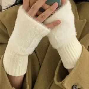 겨울운전장갑 여성 퍼 핸드 손 워머 손목 반 장갑 화이트