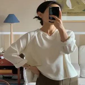 MADE 플레어 브이넥 나그랑 맨투맨 티셔츠 (3 color)