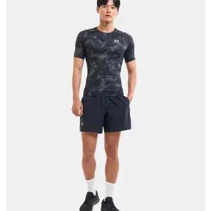 [언더아머](하남점) 남성 반바지 1382617-001 블랙  UA 론치 5인치 쇼츠 기능성 헬스 런닝 반바지