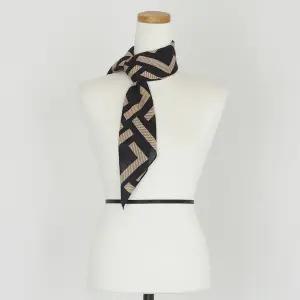 [하프클럽/샵앤]여성 중년 가을 라빅 정사각 미니 패션 스카프 DRN-WSC-0492-네이