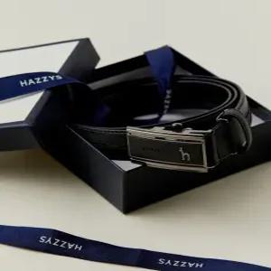 헤지스 액세서리 남성 24FW [스테디셀러] 블랙 음각로고 소가죽 벨트 WUBE4F151BK