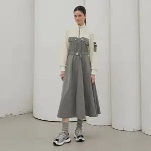 에고이스트 소재 믹스 오픈형 벨티드 플레어 롱 원피스(EQ4WO962) 279452