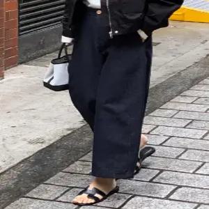 진청 탄탄 절개 코튼 뒷밴딩 와이드팬츠 (one color)