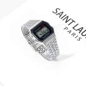 메탈 전자 디지털 패션 손목 시계-WFEE5B1