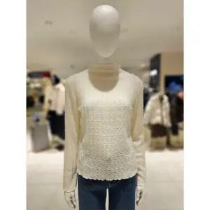 [롯데백화점]SOUP 레이스 하이넥 긴팔 티셔츠 SBBLT30