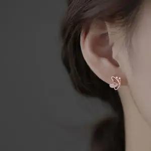 [하프클럽/]실버 나비큐빅 은침 패션귀걸이