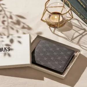 닥스 액세서리 26SS [AMBLE] 엠블 DD패턴 브라운 반지갑 DBWA6E757W3