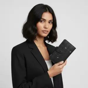 메종 마르지엘라 마르지엘라 26SS 스티치 지퍼 지갑 SA1VX0019 P4455 T8013