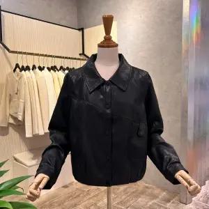 [대구백화점] [ab.f.z]페이크 레더 카라 단추 자켓(AOA5HL09G)