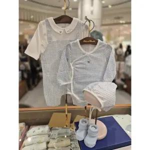 [쇼콜라](강남점)B엘체크멜빵우주복 바디슈트 양말 모자4종세트 (TTOMOW01SETA)