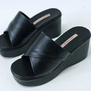 여성 슬리퍼 스트랩 사무실 데일리 여성 통굽 슬리퍼 인조 실내화 샌들