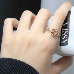 여자 정교하고 고급스러운 무늬 큐빅 써지컬 반지