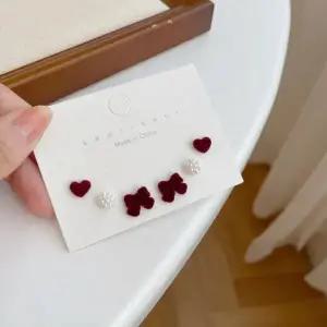 실버 925 귀걸이 하트 곰 인형 벨벳 리본 장식 미니 귀걸이 아기자기