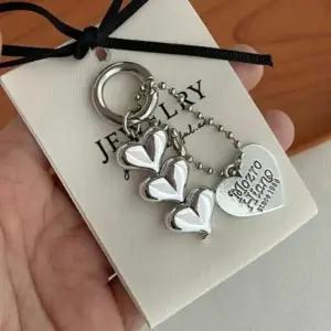 [하프클럽/옷자락]여성 트렌디 빈티지 실버 하트 열쇠고리