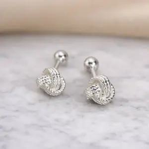 [메종드쉬] 귀걸이 페미닌 꼬임 매듭 피어싱 BCE001