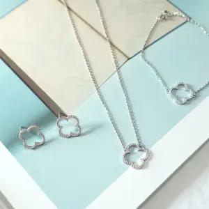 901M 네잎클로버 귀걸이 플라워 웨딩촬영