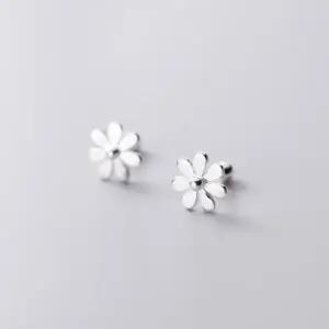 [골드스마일]플라워 모티브 서지컬 데이지 피어싱 귓바퀴 포인트