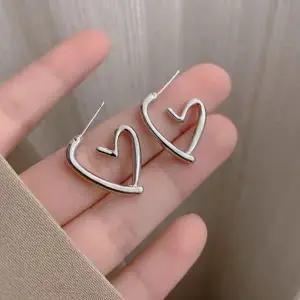 [골드스마일]심플 하트 라인 서지컬 하트 귀걸이 오픈 링 이어링